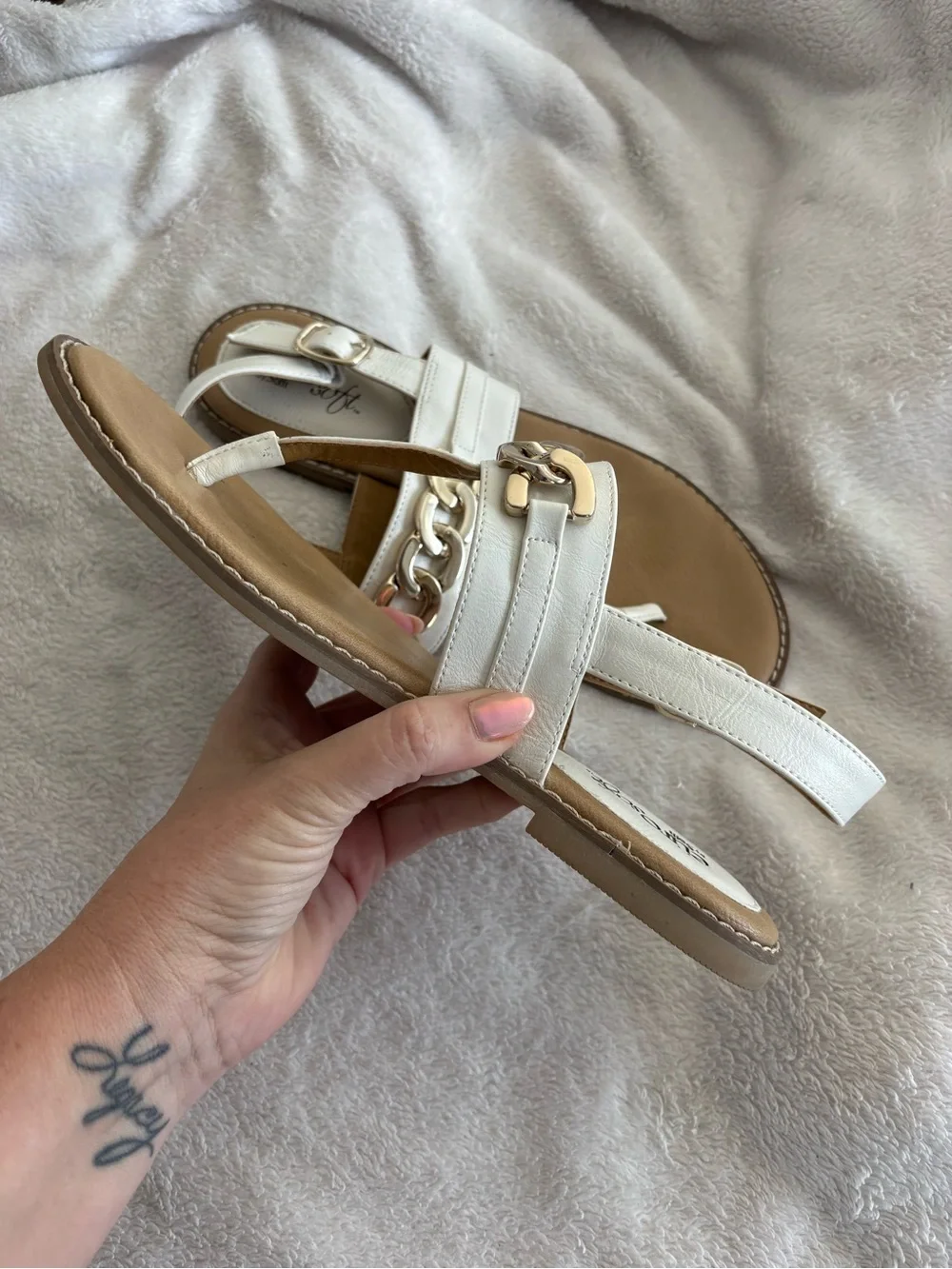 EuroSoft white sandals with gold accents size 8 Beach Coastal Classic